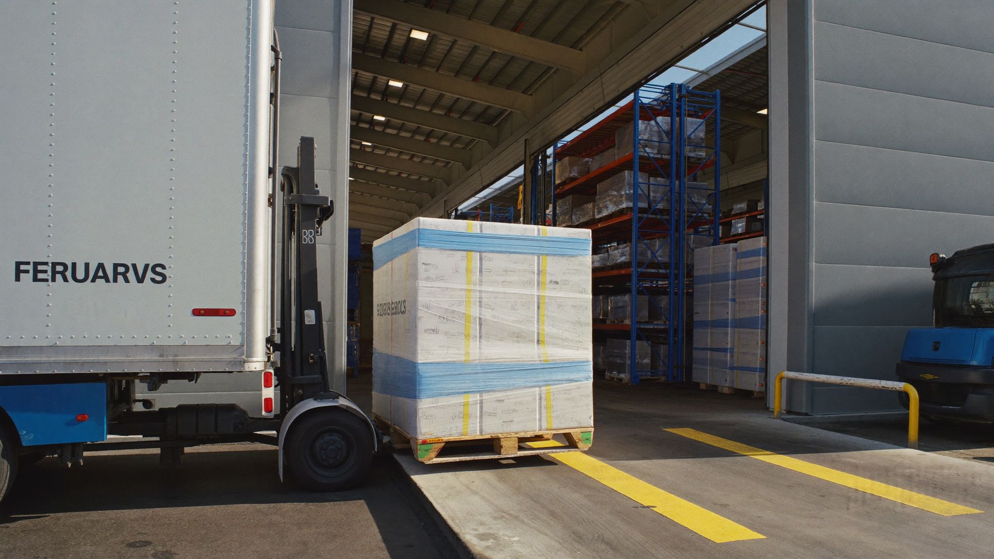 Trailer Storage vs Warehouse Space: When to Make the Switch